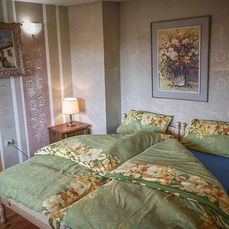 Rooster House Guest house *